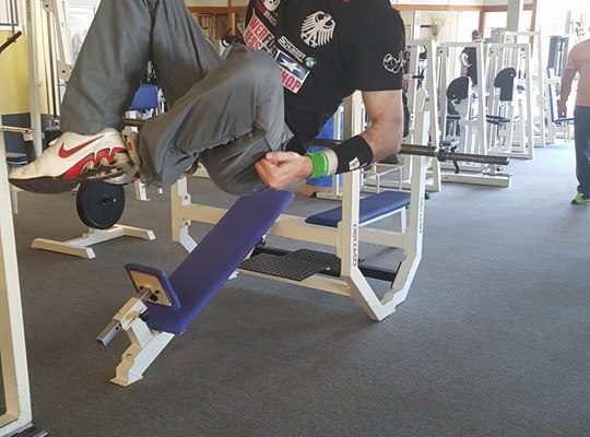 Maximaler Grip im Armwrestling: Trimona Handball Spraywax im Einsatz