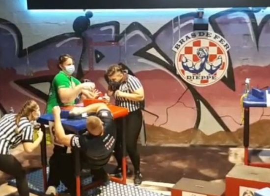 Besserer Halt beim Armwrestling: Trimona Liquid Grip im Einsatz