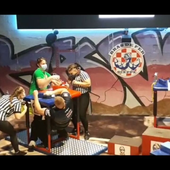 Besserer Halt beim Armwrestling: Trimona Liquid Grip im Einsatz