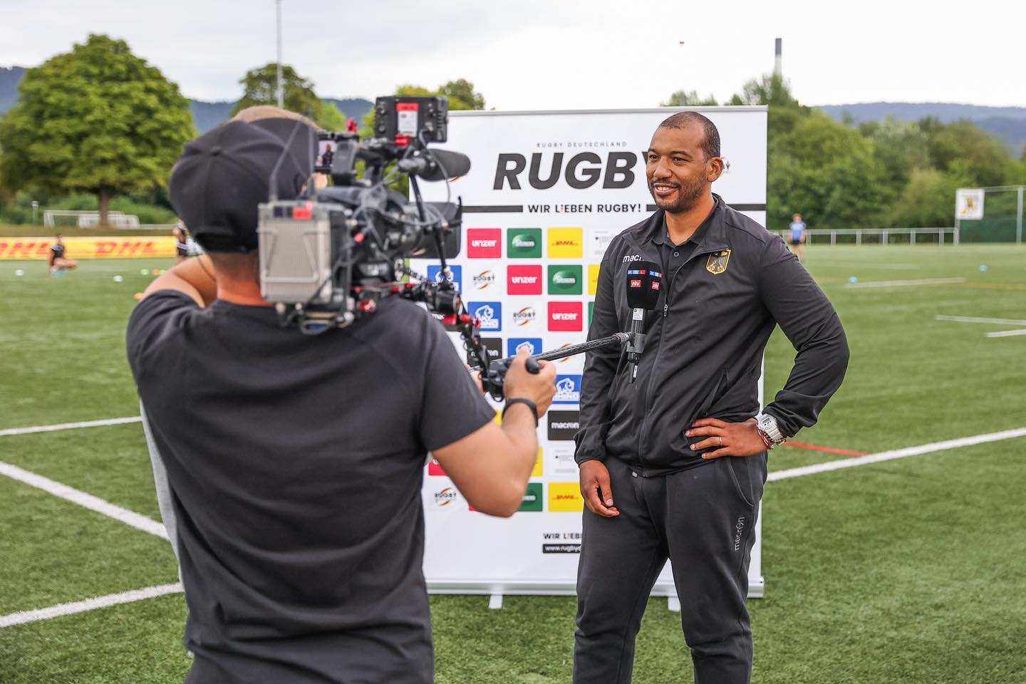 Optimale Ballkontrolle im Rugby: Trimona Rugby Sprayharz