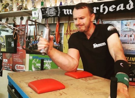 Besserer Grip beim Armwrestling: Trimona Liquid Grip im Training