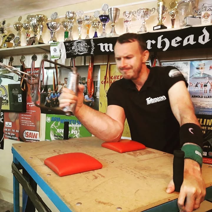 Besserer Grip beim Armwrestling: Trimona Liquid Grip im Training